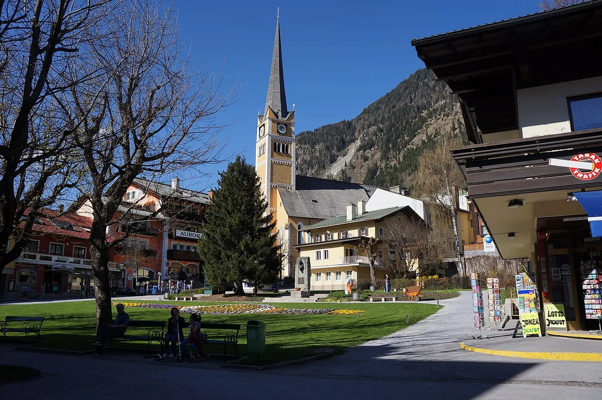 Veduta di Bad Hofgastein, Austria. Non raffigura uno specifico negozio di noleggio.