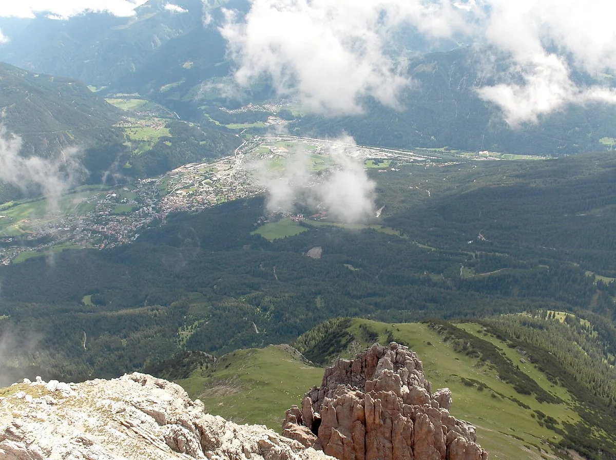 Veduta di Imst, Austria. Non raffigura uno specifico negozio di noleggio.