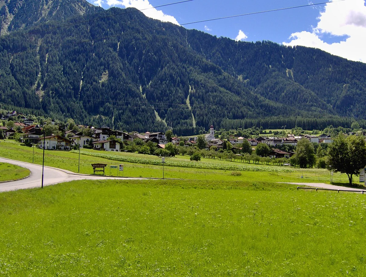 Veduta di Sautens, Austria. Non raffigura uno specifico negozio di noleggio.