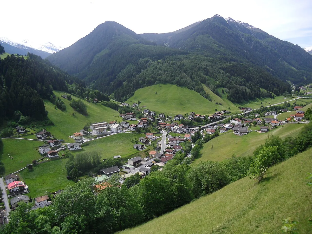 Veduta di Sellrain, Austria. Non raffigura uno specifico negozio di noleggio.